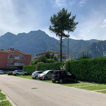 Appartamento Ivonn con giardino Riva del Garda Esterno foto